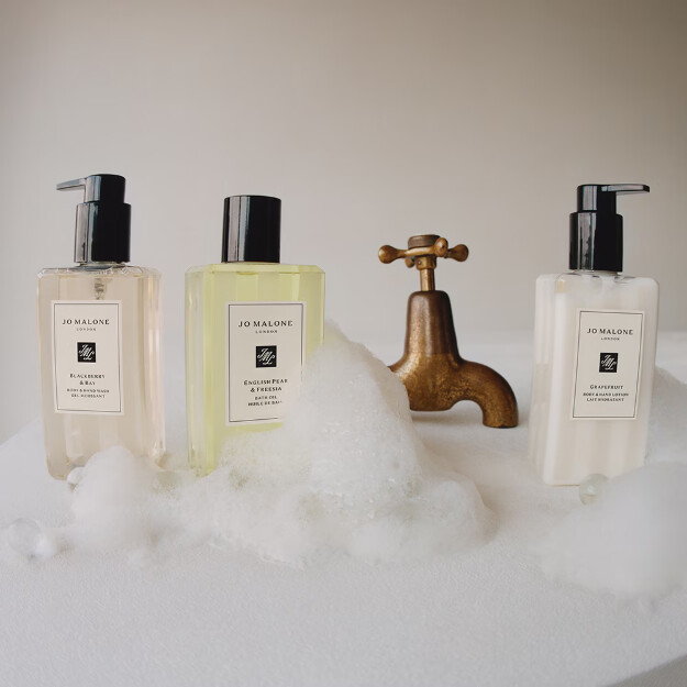 aceite de baño de pera inglesa y fresia