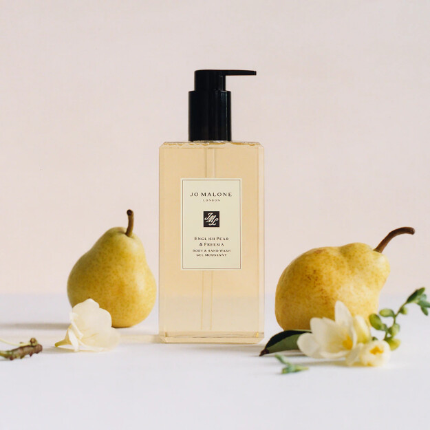 gel de baño y manos con aroma a pera inglesa y fresia