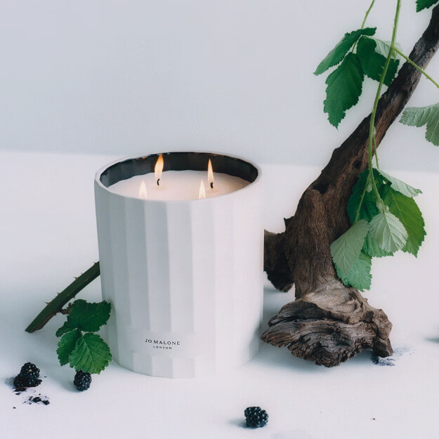 vela decorativa wild berry bramble para casa adosada